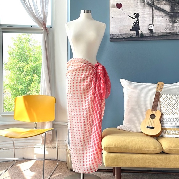 Beautiful polka dot scarf in poppy red gradient - Picture 2 of 8